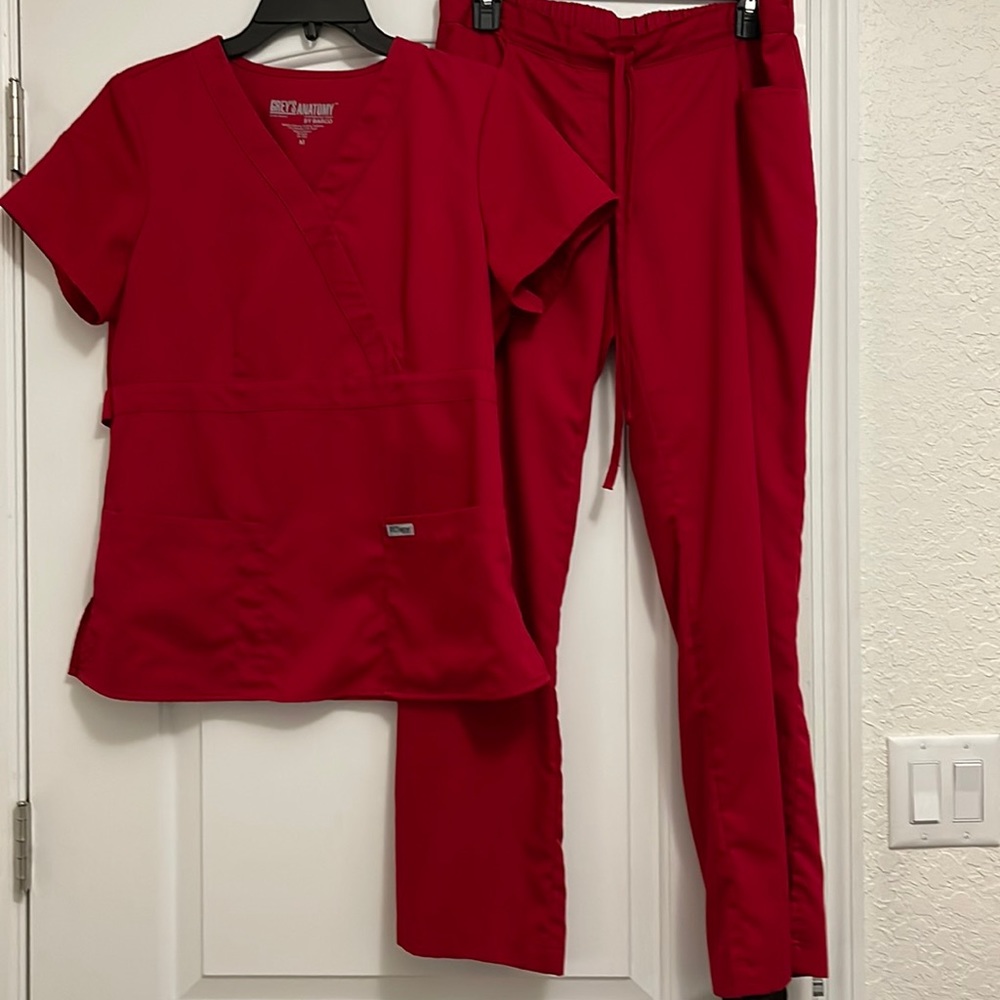 Grey’s Anatomy by Barco red scrub set top pants Medium petite